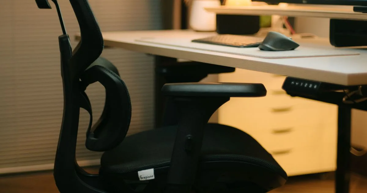 Herman Miller Embody vs Aeron (2026): Which Flagship Chair Wins?