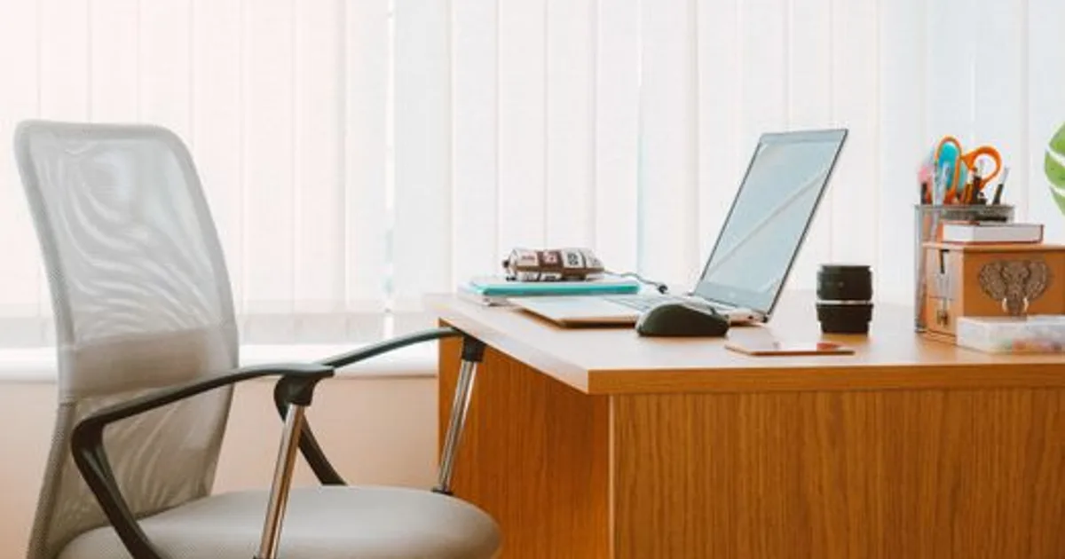 Best Standing Desks for Small Spaces 2026: Compact Picks