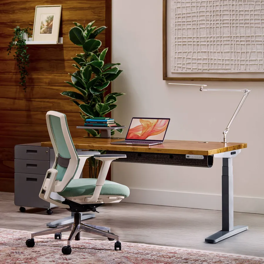 UPLIFT V3 standing desk — Wirecutter's top pick for nine years running